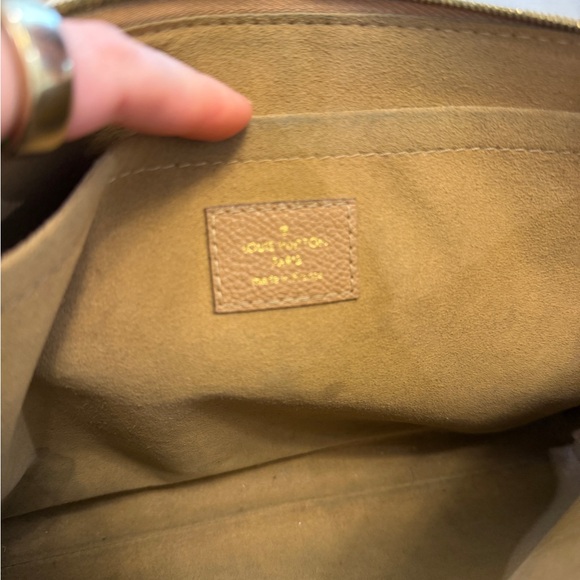 LOUIS VUITTON Monogram Daily Pouch/Clutch - Picture 8 of 8